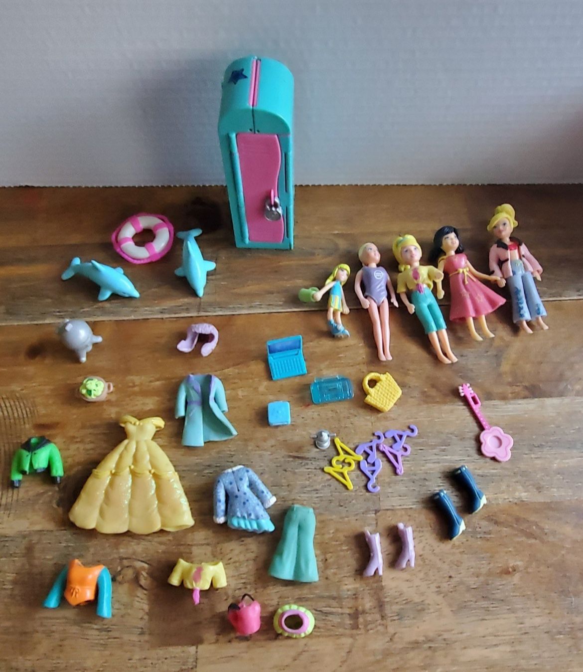 FASHION POLLY POCKET BUNDLE WITH PINK AND BLUE LOCKER 1999 MATTEL