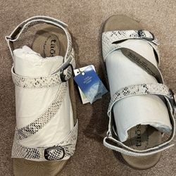 NEW Taos Womens Sandals Size 10