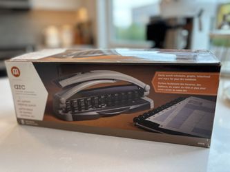 Staples Arc desktop paper punch，8-sheet Capacity,New with Box,