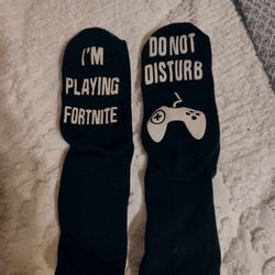FUN GAMERS' SOCKS "DO NOT DISTURB" "I'M PLAYING FORTNITE"