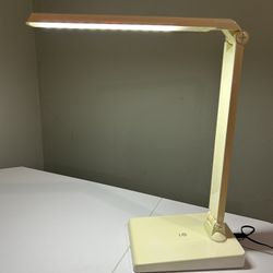 LED desk lamp with adjustable brightness