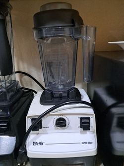 VITAMIX  BLENDER.   32  OZ  WHITE $ 150.00