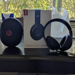 Beats Studio 3 WITH BOX