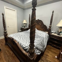 Full Bedroom Set Villa Claire with nightstands King size bed/ dresser with Mirror