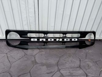 2021-2026 Ford bronco Gloss black grille w camera hole