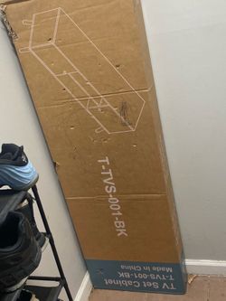 50’ tv (not a smart tv ) $40 ,,,, Brand New Tv stand $65