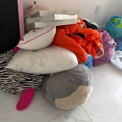 Free Pillows Clothes 