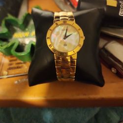 Vintage  Antique  Gucci Authentic  Gold Watch