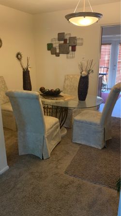 Dining room table $150 . Great condition. Light cleaning on chairs