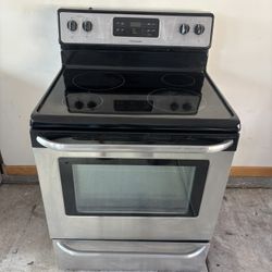 Frigidaire Electric Stove (Delivery Available)