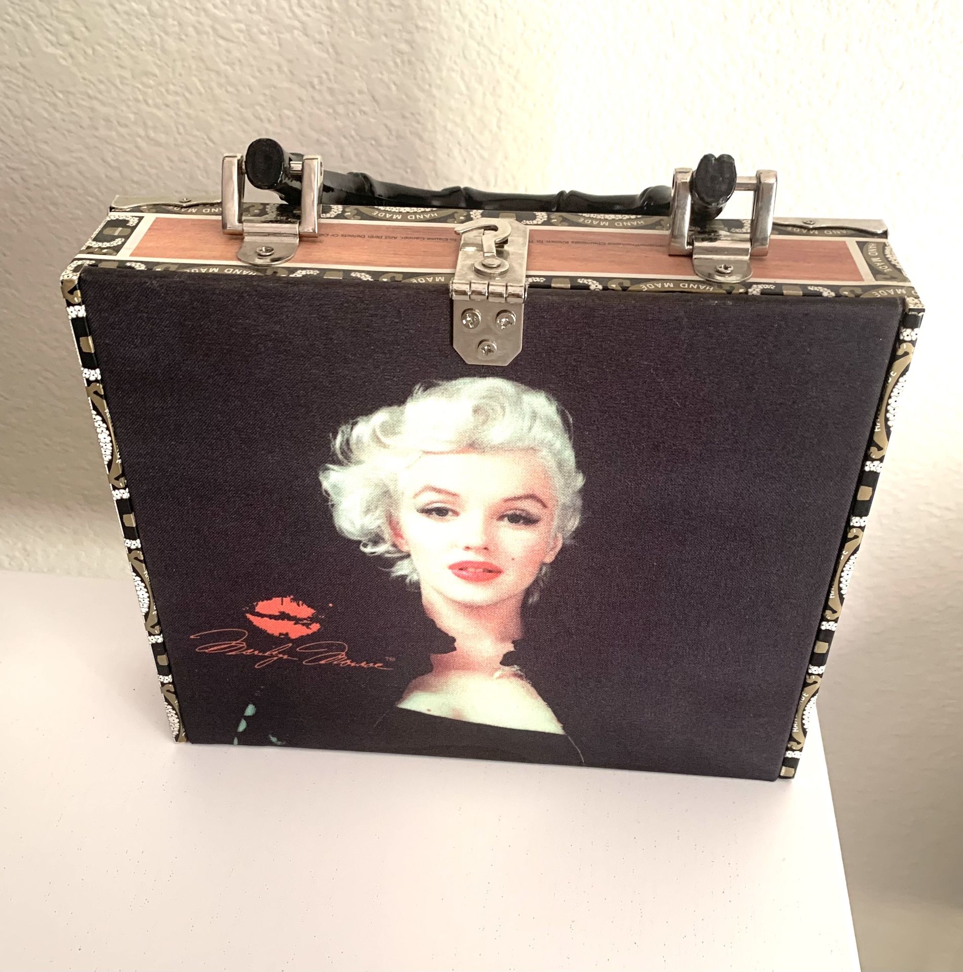 MARILYN MONROE CIGAR BOX PURSE / NEW