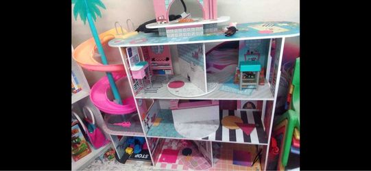Barbie dream house