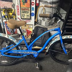 Electra Women’s Deluxe 3 speed beach cruiser.  Blue Rides and shifts smooth. 