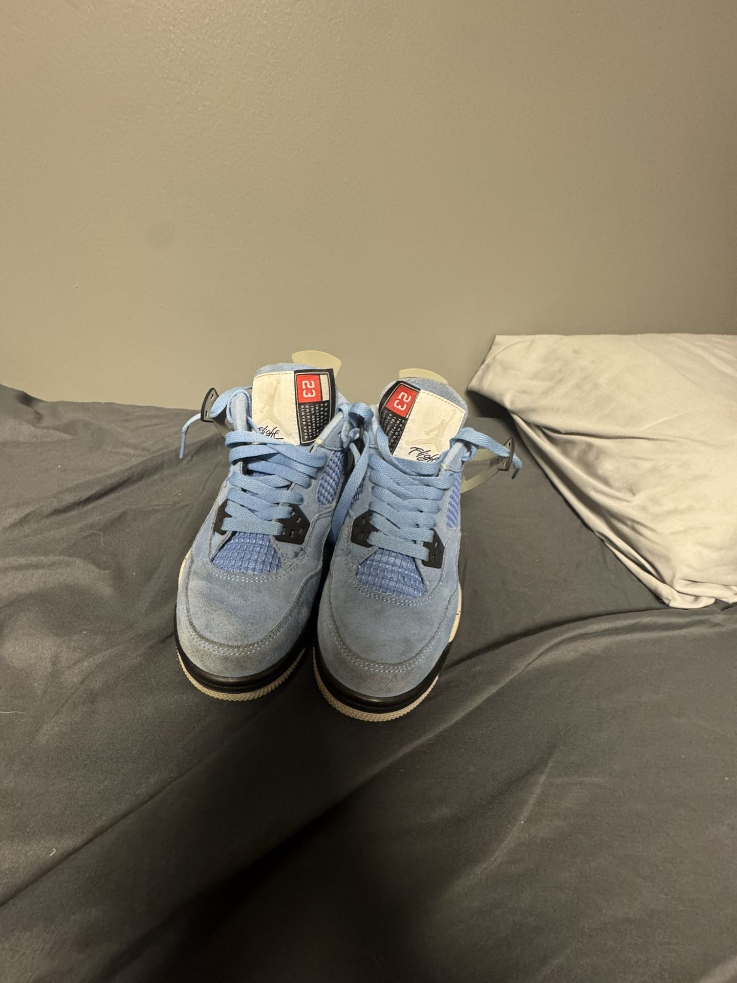 Jordan 4 University Blue Size 5.5