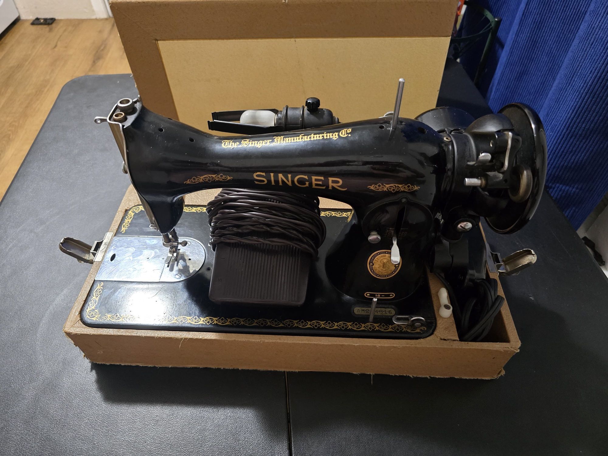 Original Singer Sewing Machine – Vintage – Ready to Use / Original vintage Singer sewing machine, fully functional / Máquina de coser Singer vintage o