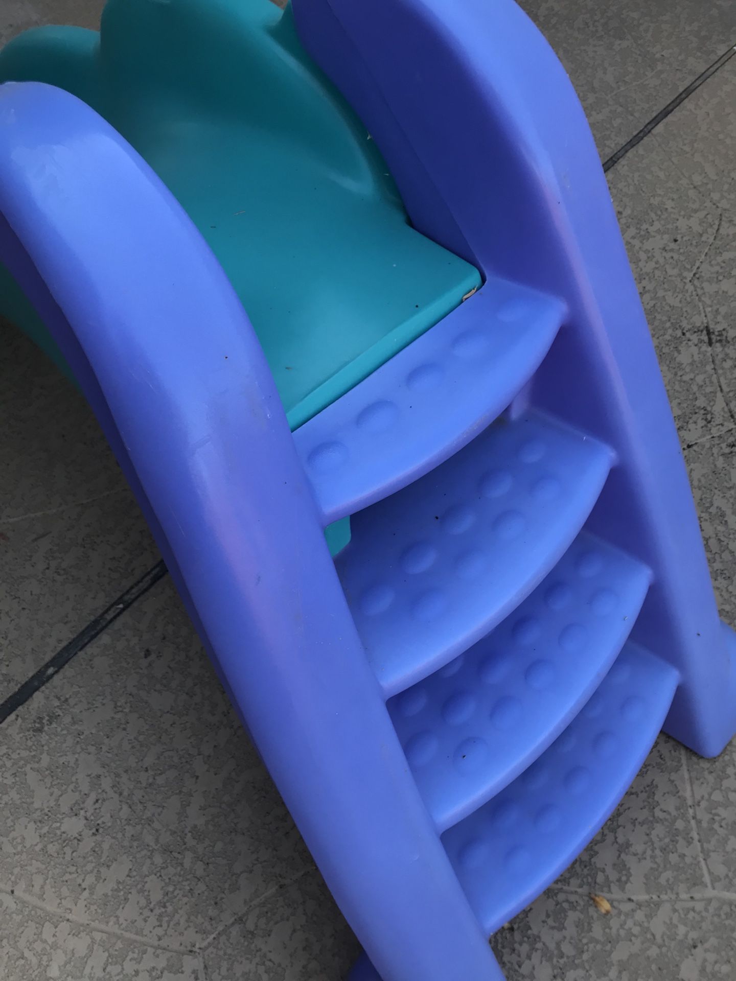 Little tikes slide with water store hose attachment