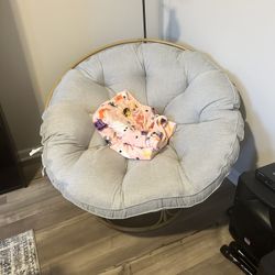 Papasan Chair And Lamp 
