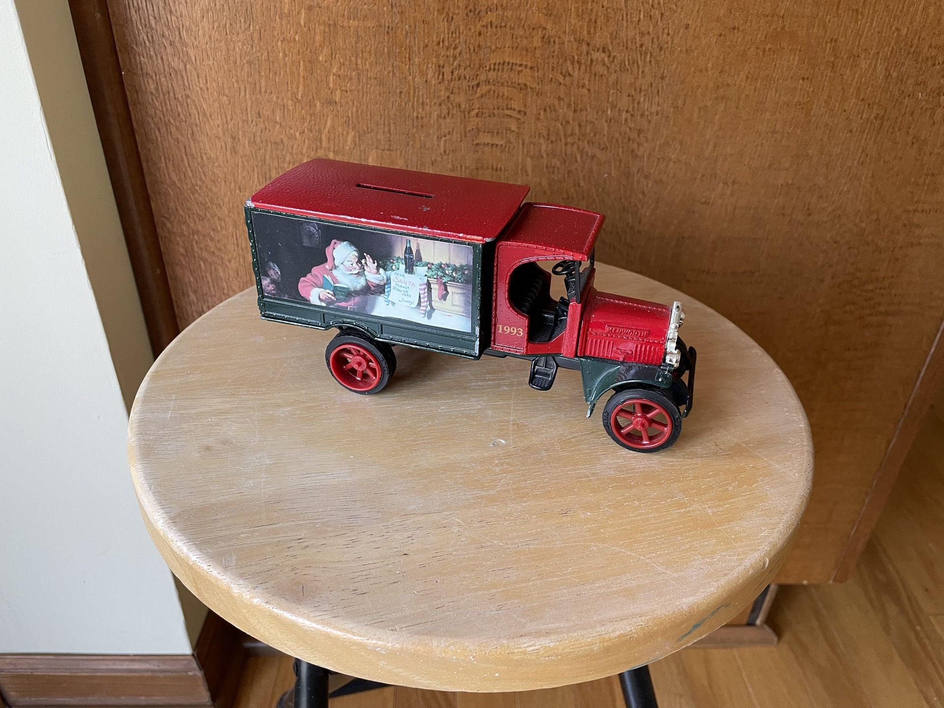 Coca-Cola Delivery Truck 1925 Santa Kenworth, Die Cast Metal Bank 1993 ERTL. No Box