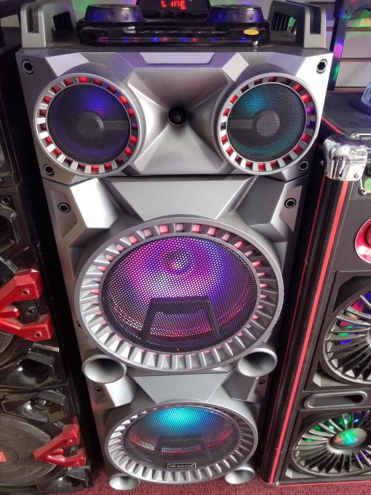 LOUD AND POWERFUL BLUETOOTH DJ PARTY SPEAKER WITH WIRELESS MICROPHONE. 5000 Watts . BRAND NEW