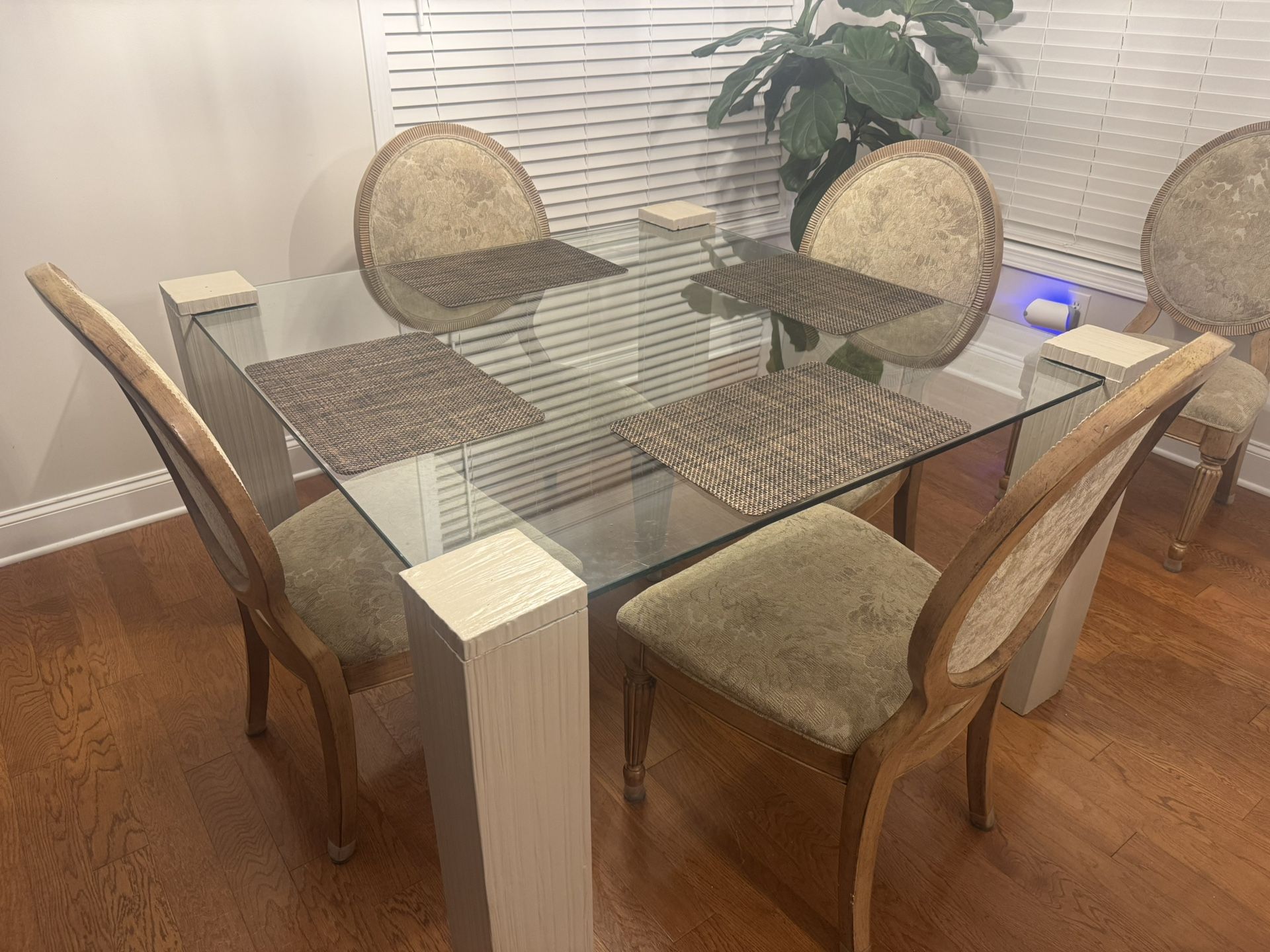 Dinning Room Table 