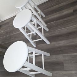 3 Bancos Altos De 2 Pies De Altos 30 Dólares Son De Pura Madera 