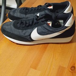 Excellent Condition NIKE Waffle Women's 9.5
