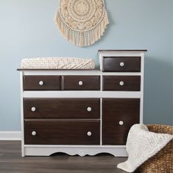 Changing table/Dresser