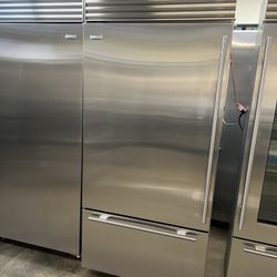 SUB ZERO 36”WIDE BUILT IN BOTTOM FREEZER REFRIGERATOR 