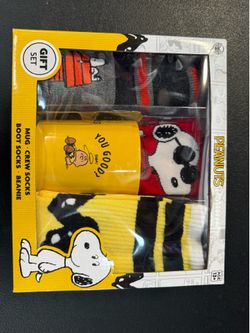 Peanuts Snoopy Gift Set with Mug, Crew Socks, Boot Socks, and Beanie