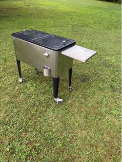 ICE CHEST WITH WHEELS, PORTABLE ROLLING COOLER WITH BOTTLE OPENER