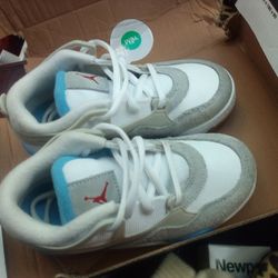 Boys Jordans 12 C