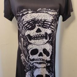 Junior's Three Skull Dress/Long Shirt Size Small