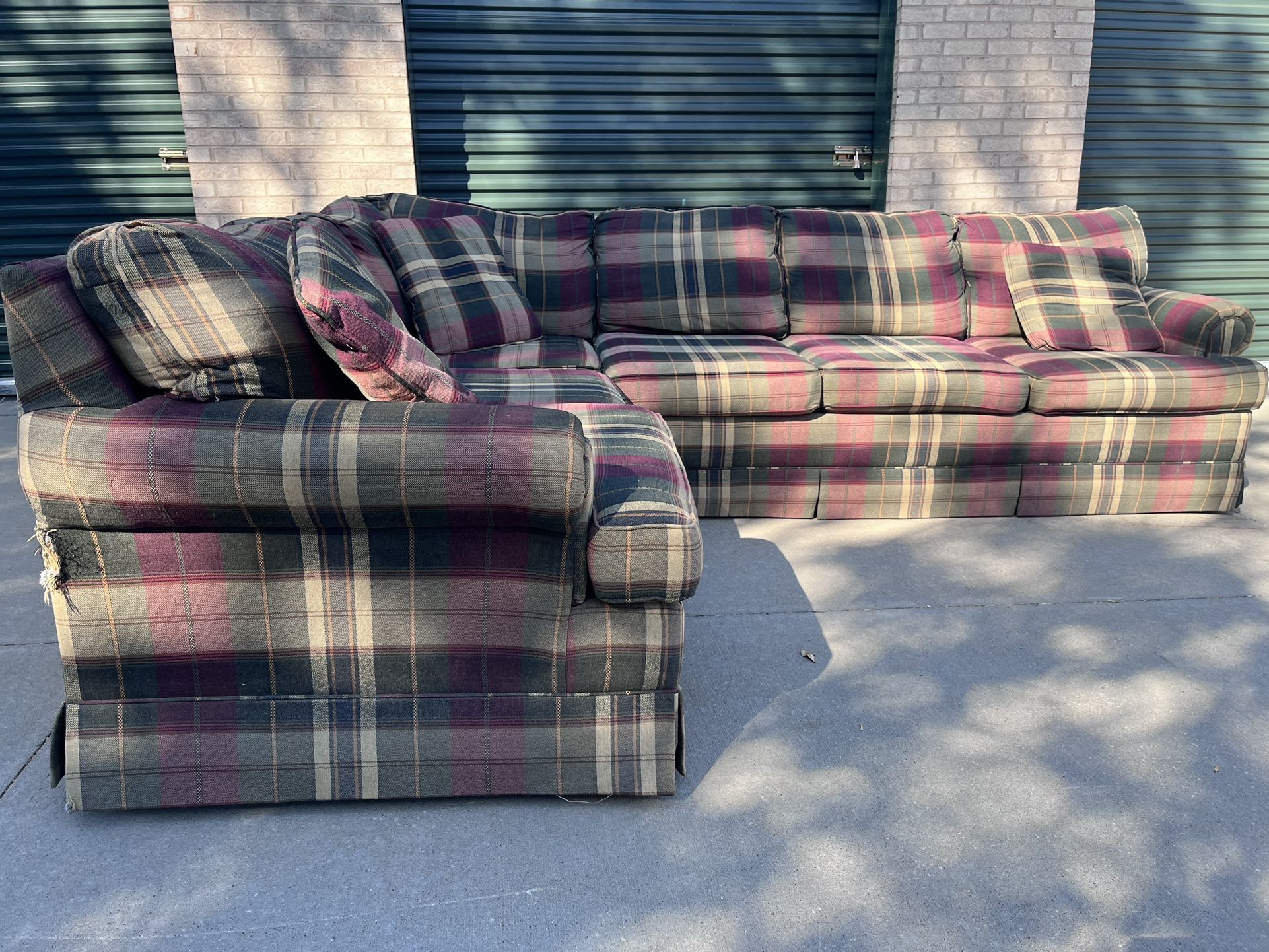 Plaid Sectional 🚚 Free Delivery 🚚