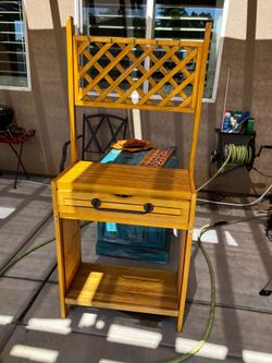 POTTER’S TABLE