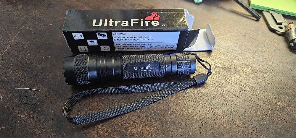 Ultrafire bright flashlight, huge discount
