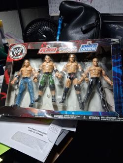 WWE Raw & SmackDown Superstars 4-Figure Set