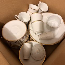 Sheffield Regoncy Gold™ Porcelain Fine China