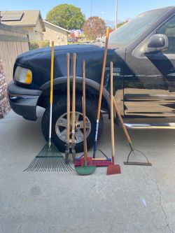 Miscellaneous Yard Tools Lot of 7