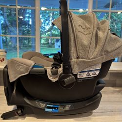 Nuna Pipa Car seat With Base