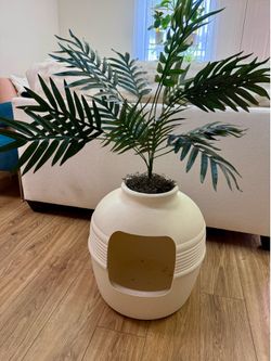 Like New - Good Pet Stuff Hidden Litter Box Planter (White) - Never Used