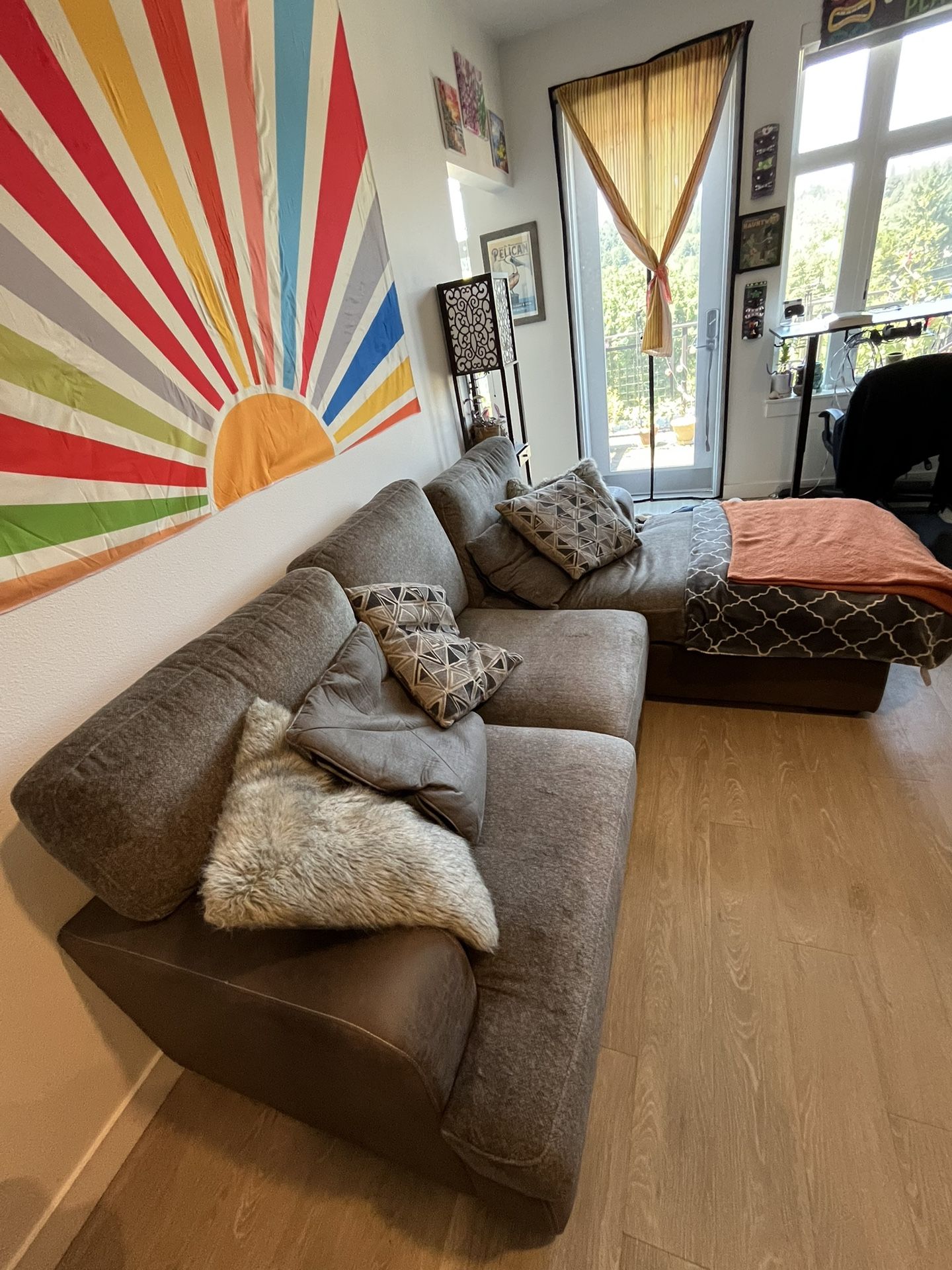 Berlin Sectional (Loveseat & Chaise)