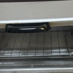 Black+Decker Toaster Oven - Compact Countertop