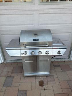 *Delivery Available* Nexgrill 5 burner Propane bbq
