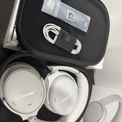 Bose QuietComfort Headphones White Brand New