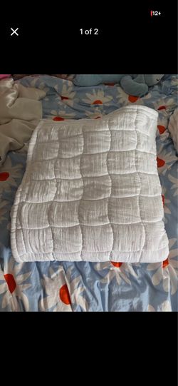 White comforter blanket