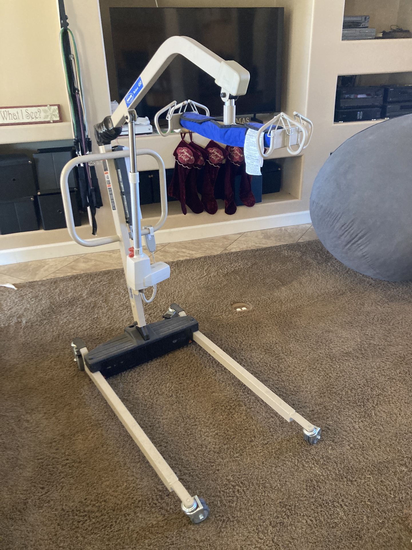 Invacare reliant electric patient lift with manual low base.