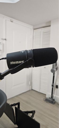 Shure MV7+ Podcast Microphone with Premium Boom Arm – Like New