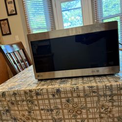 LG LMC0975ST 1000W Countertop Microwave Oven (USED)