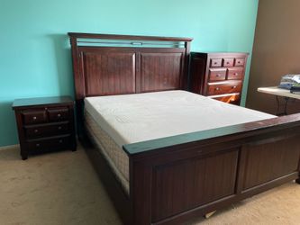 Cal King Bed Set
