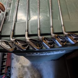 Golf irons and wedge set